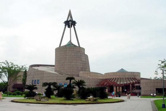 ȫ���ص����ﱣ����λ�����Ƕ���ַ�����ǶѲ����