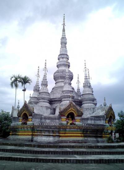 全国重点文物保护单位:曼飞龙塔