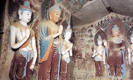 中国的世界遗产:莫高窟,图为莫高窟内佛像