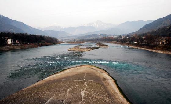 都江堰水利工程:鱼嘴