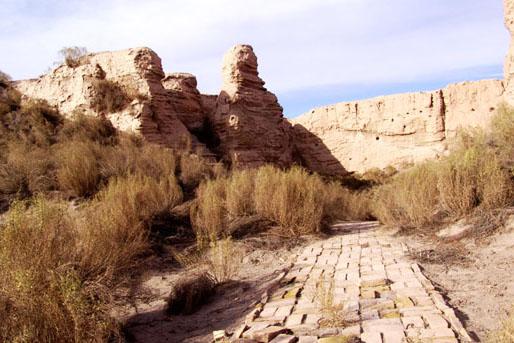 全国重点文物保护单位:锁阳城遗址—内城南城墙残址