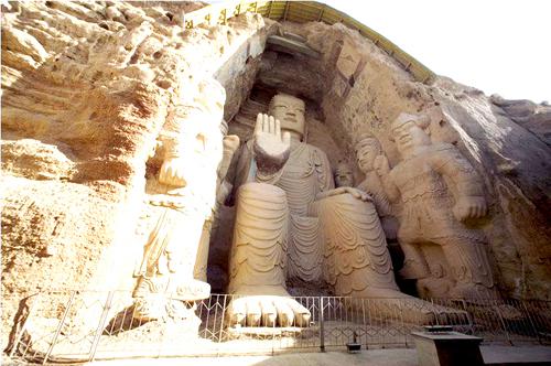 甘肃:天梯山石窟大佛
