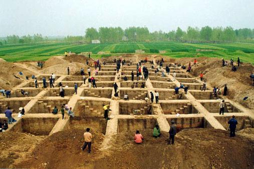 全国重点文物保护单位:尉迟寺遗址—红烧土房基址发掘现场