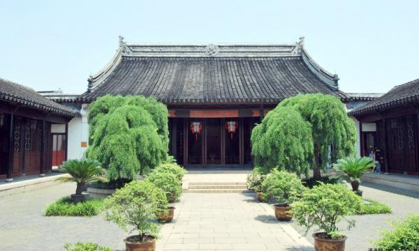 太平天国忠王府,是太平天国的忠王李秀成于1860-1863年统治苏州期间,占用拙政园部分地基,为自己建造的一所豪华的王府建筑,位于今江苏省苏州市东北街