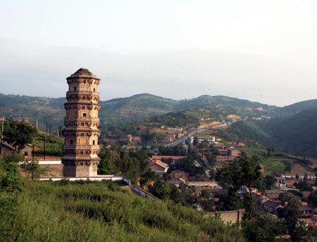 陕西咸阳市:武陵寺塔远景