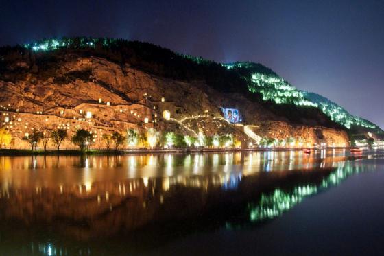 中国的世界遗产:龙门石窟(夜景)