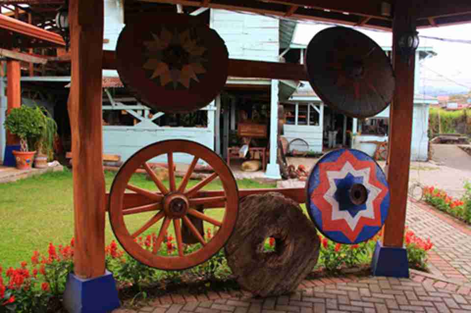 �ڸ�˹����ӵ�ÿ�ҹ���Ʒ������ܿ������СС��ɫ�����޵�ţ��ģ��