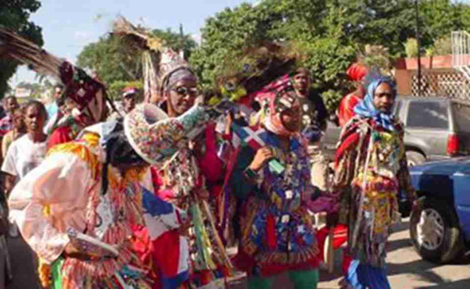 12��25��ʥ���ں�1�µĵ�һ����ݣ��и��ָ����Ŀ��³�赸Ϸ�����