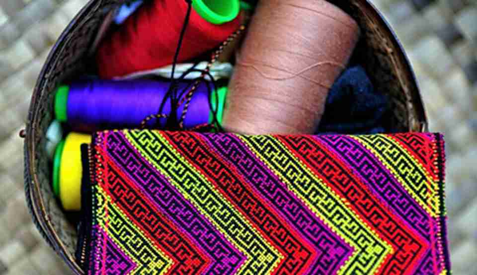 ��ͳ���������ά���ϵ�Ⱦɫ���ϣ��������ȡ���ܱ�ɽҰ����