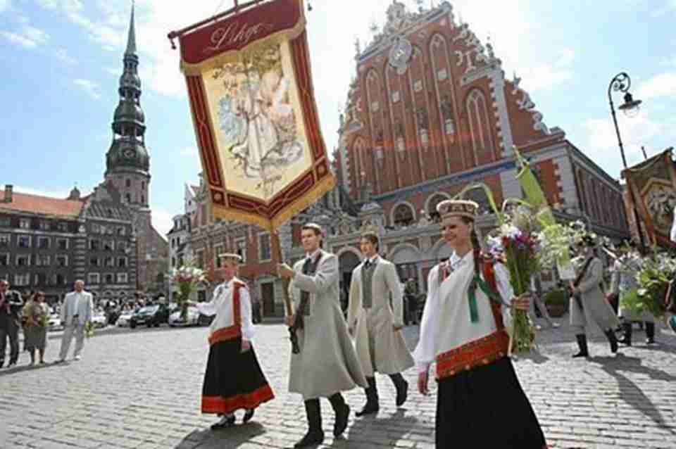 ���й㳡��������Ů������������赸����