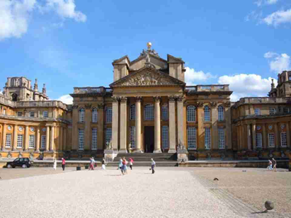 ������ķ��λ�����˹�пˣ�����ţ�򿤾��ڵ�һ����������ɫ���