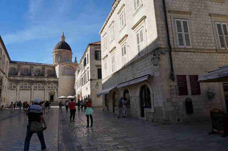 �Ų��޷���˹ų����ڶ�ĹŽ�������������