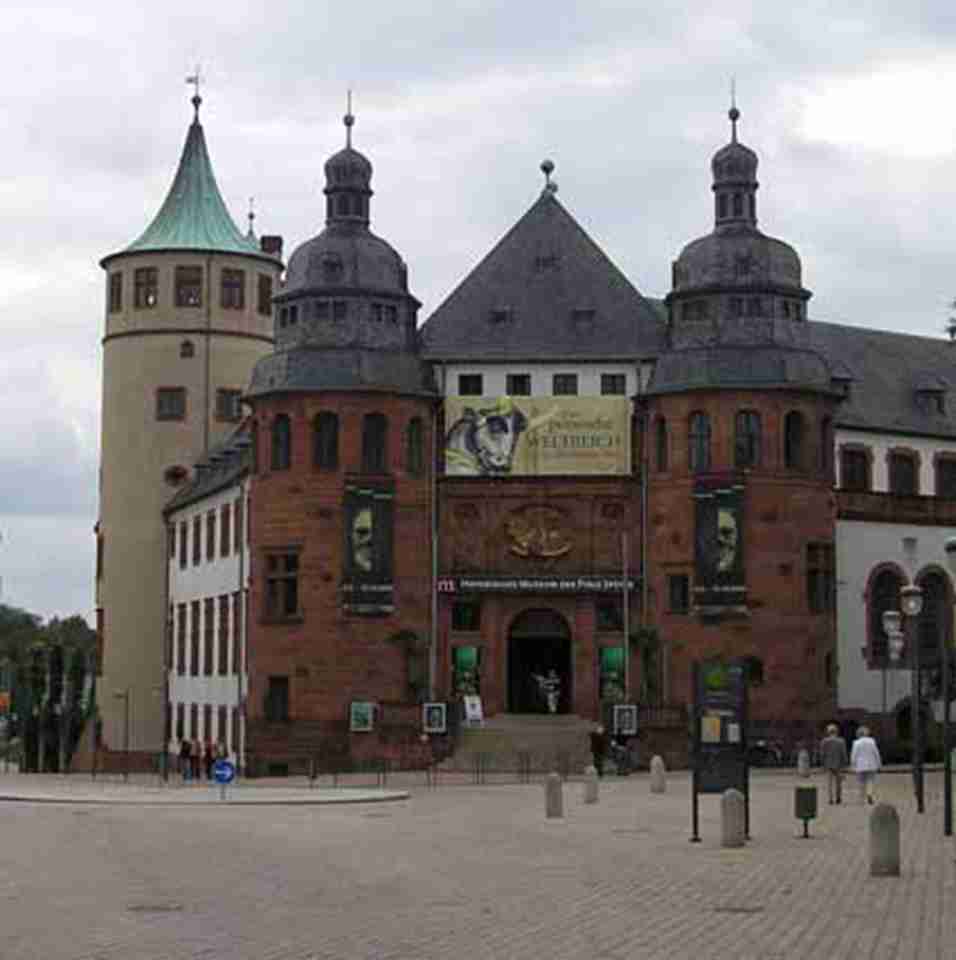 5 1689�꣬ʩ��Ү���ڴ�ͬ��ս�������ܷ������ӵĽ����������ڵ�һ���ֻ���Ĺڣ�����������ƻ���ϴ��һ��