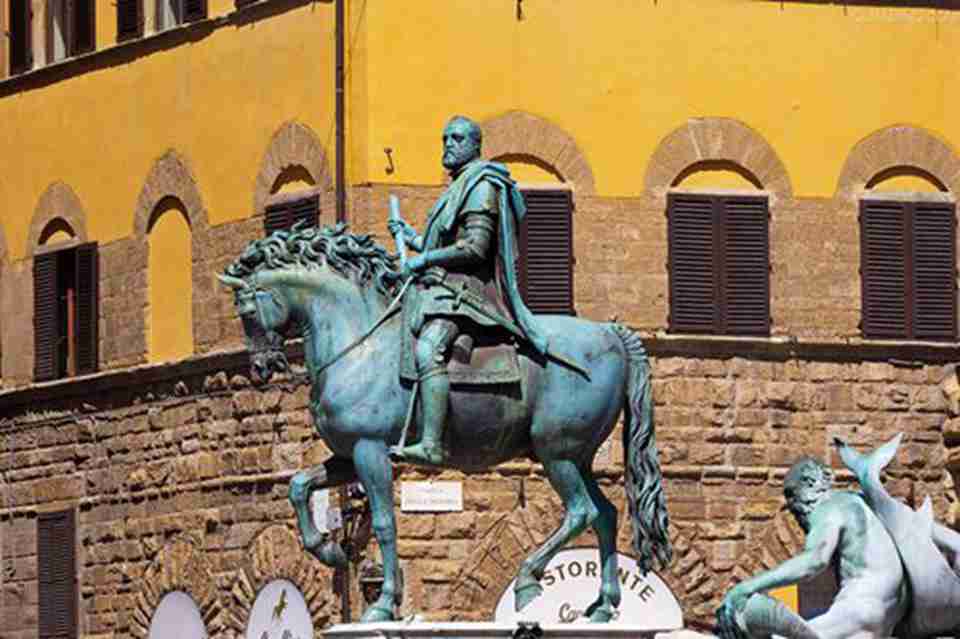 Ӷ���㳡Ӷ�����������㳡��λ�������Ļ��Ų�������������ʷ���ġ�������