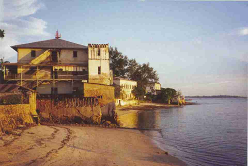 ��Ԫ�Ļ��ںϵĽ�����ɫ��ɣ���Ͷ�ʯͷ��