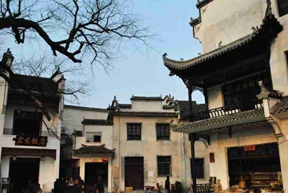 �����ݺͺ��ĹŽ����У���ͳ�Ļ��ķ����洦�ɼ�