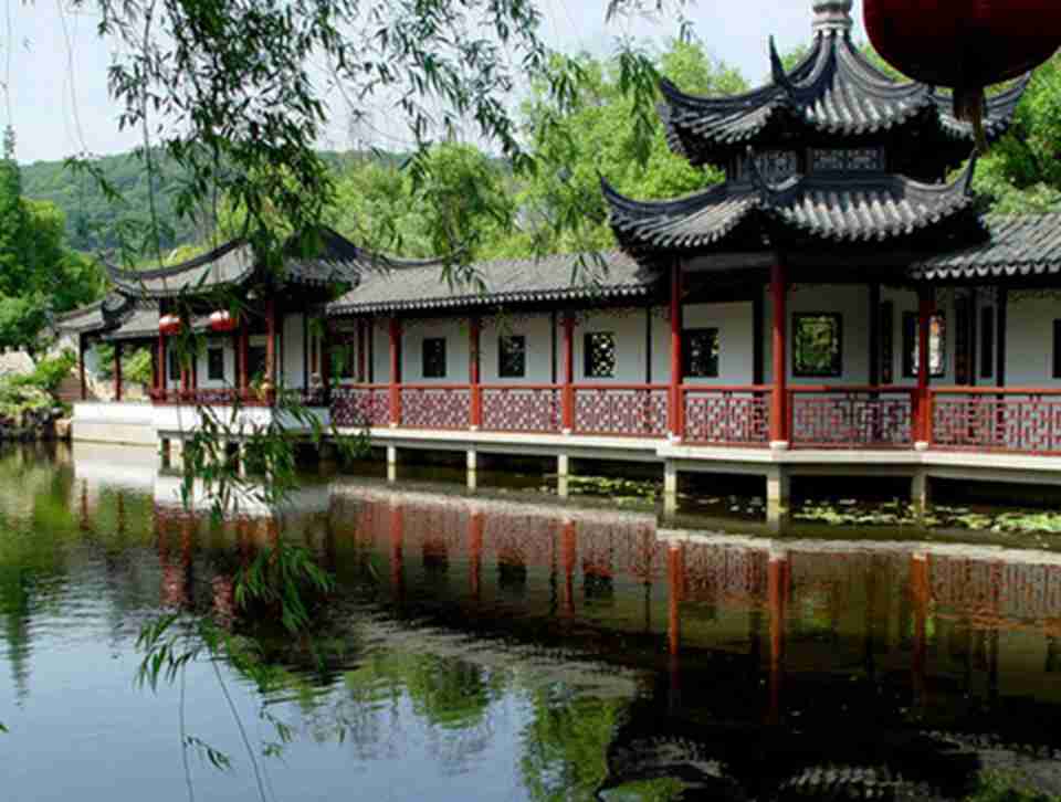 ���ݹŵ�԰����ʷ����2000���꣬��������԰ʷ��������ص���ʷ��λ�ͼ�ֵ