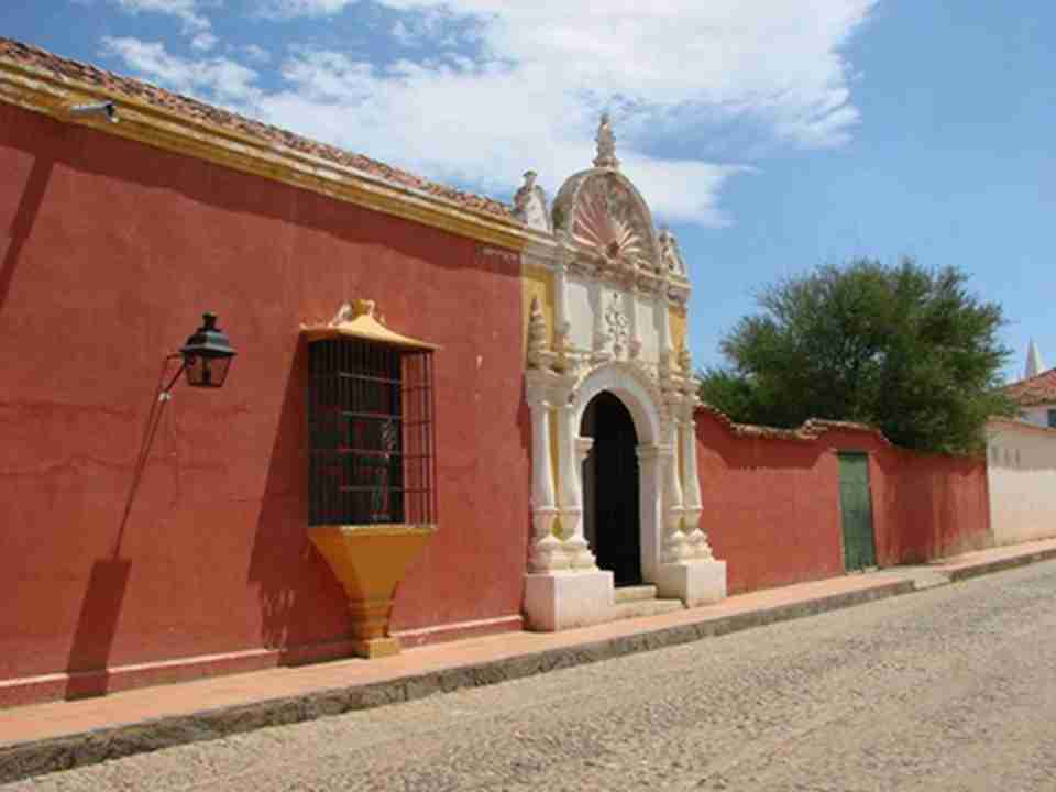 ��Ƭ����ש���Լ����������װ�Σ���֤�˹ųǵ������г