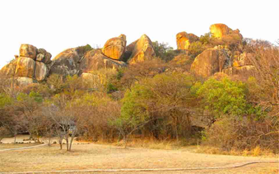 ���в�ɽ������ḻ����ʯ��ò