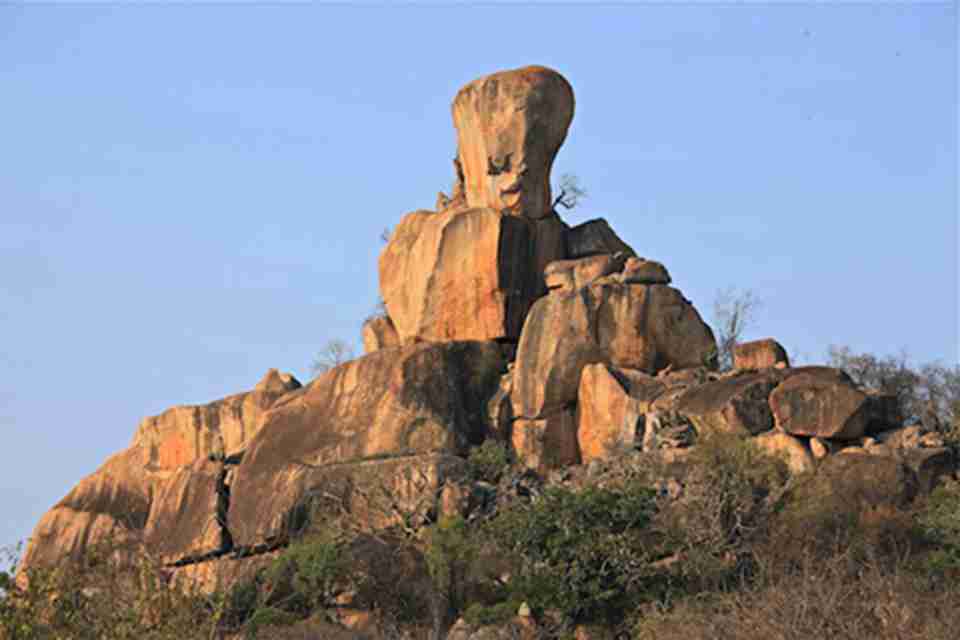 ���в�ɽ�ϵ����ҹ�ʯ