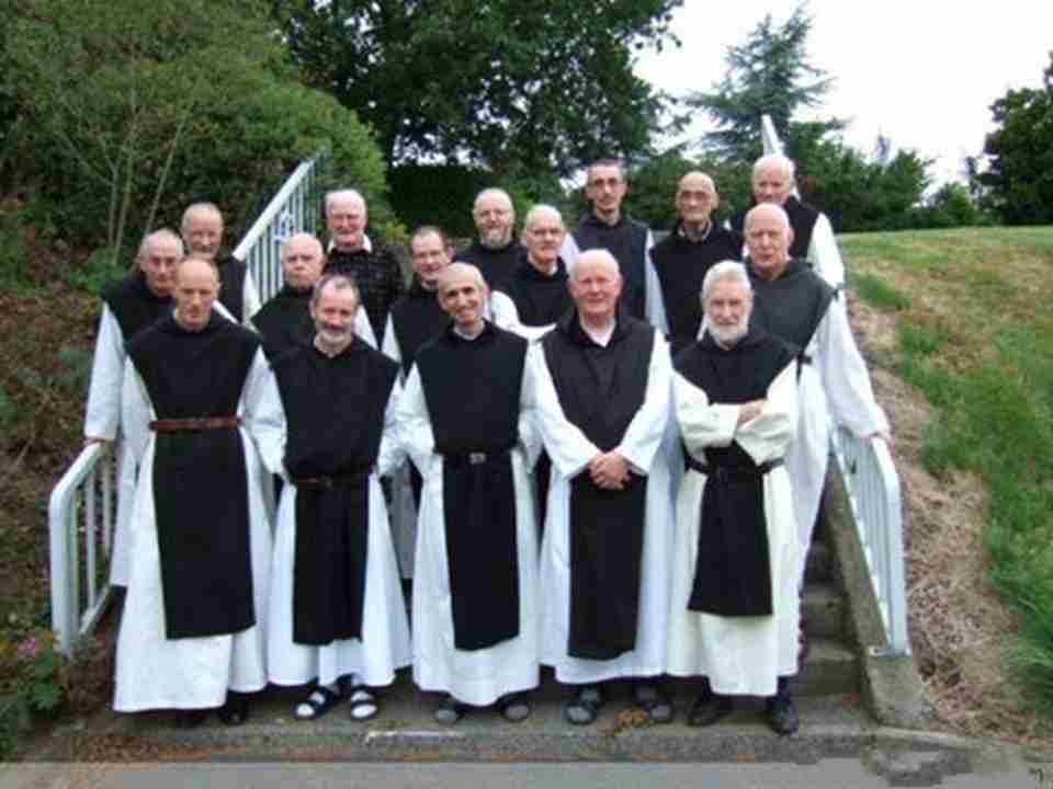 �򴩰�ɫ���ۣ���Ҳ��Ϊ����ɫ��ʿ��