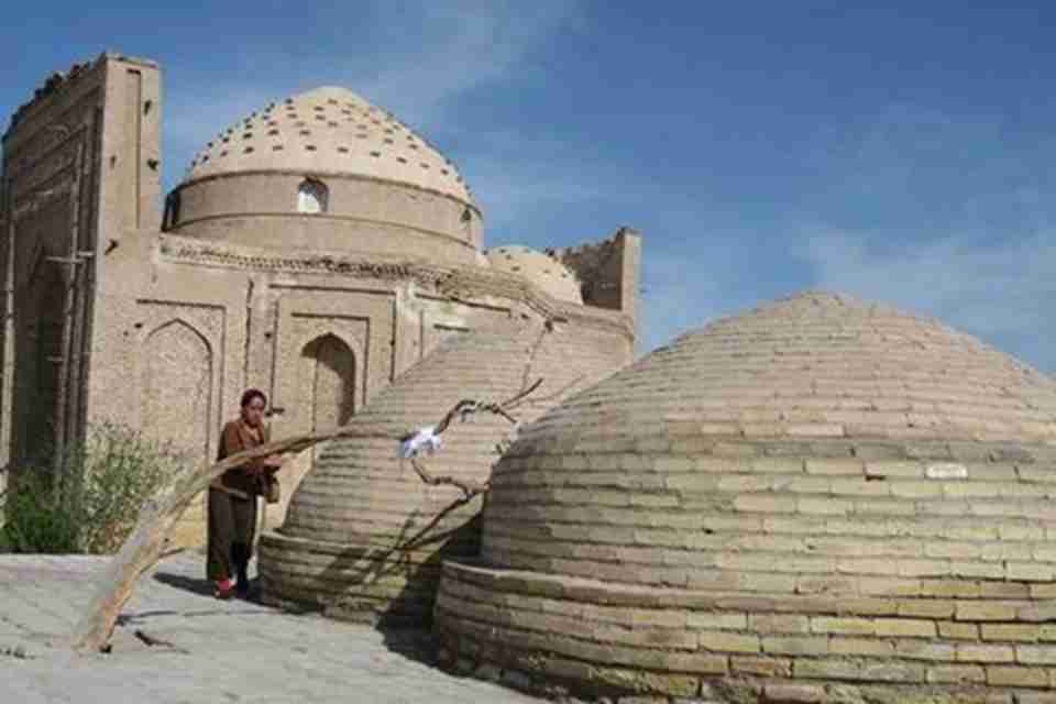 �����ǣ��ڶ�����λ��������˹̹������������ķ�ӵ�����