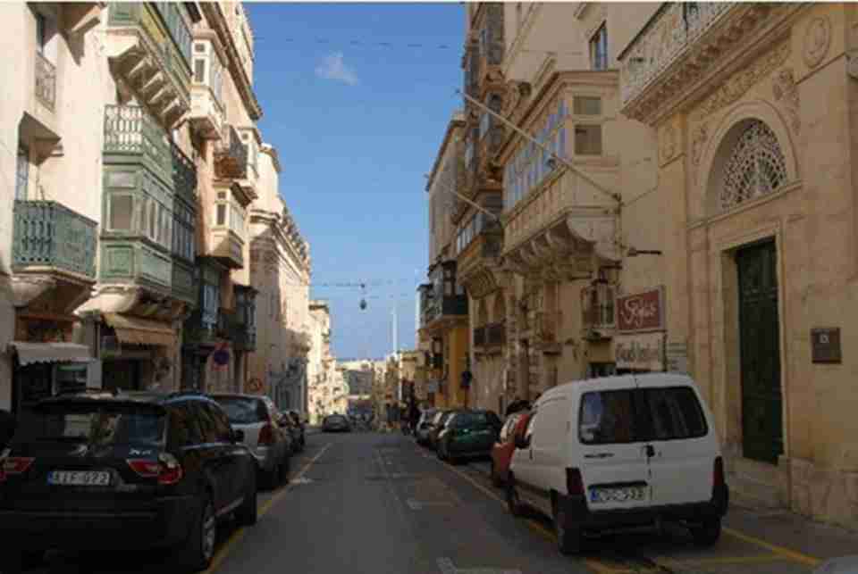 �������ǵĺܶཨ���������������ɫ����ʯ�γɵ�