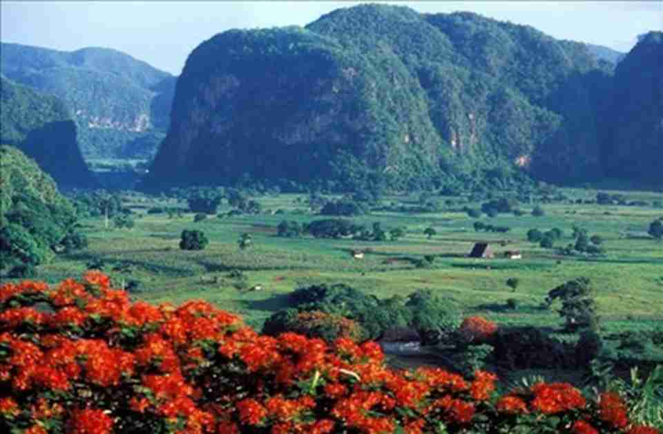 ��������˹ɽ����һ����������Ȼ�羰�������ؾ�������Ȼ�ĺ�г����