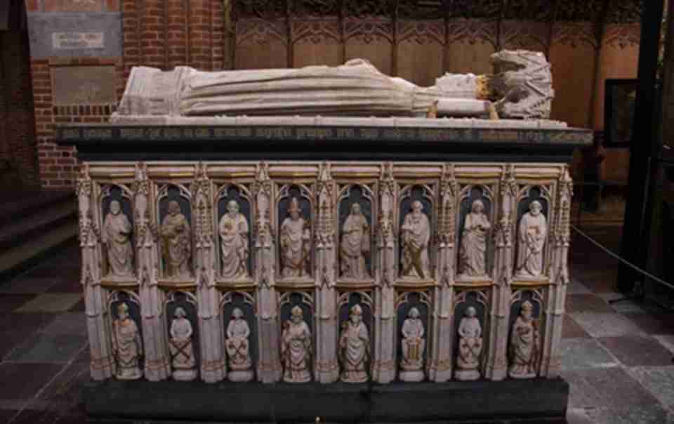 �������һ��Ů��֮Ĺ����Ĺ����������������Ƭ�ϼ���Ĺ