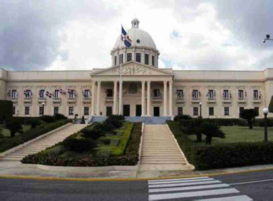 ʥ�������Ľ��������ڴ���ʴ�����ֵİ�ɫ��ʯͷ