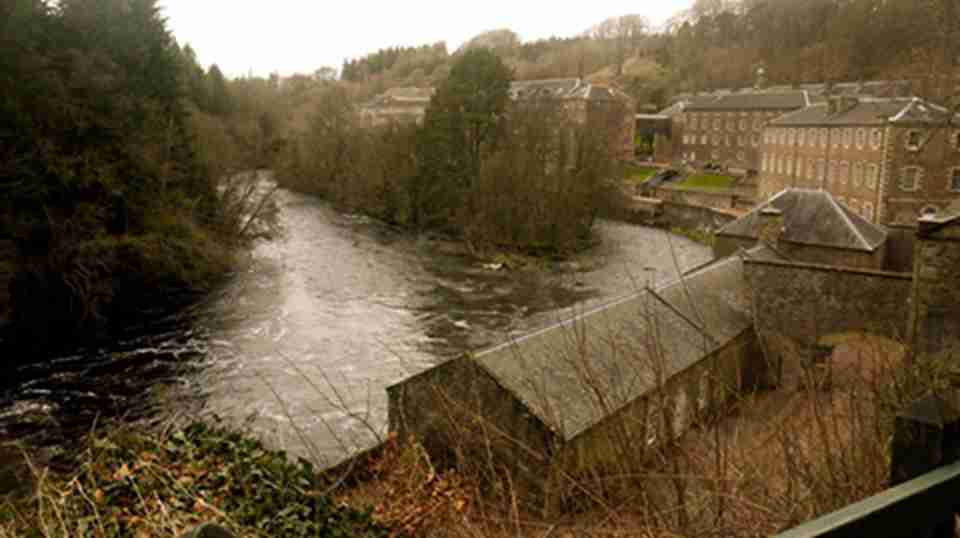 �����ɿ���18�����������ո����羰�������ĵط���һ��С��ׯ