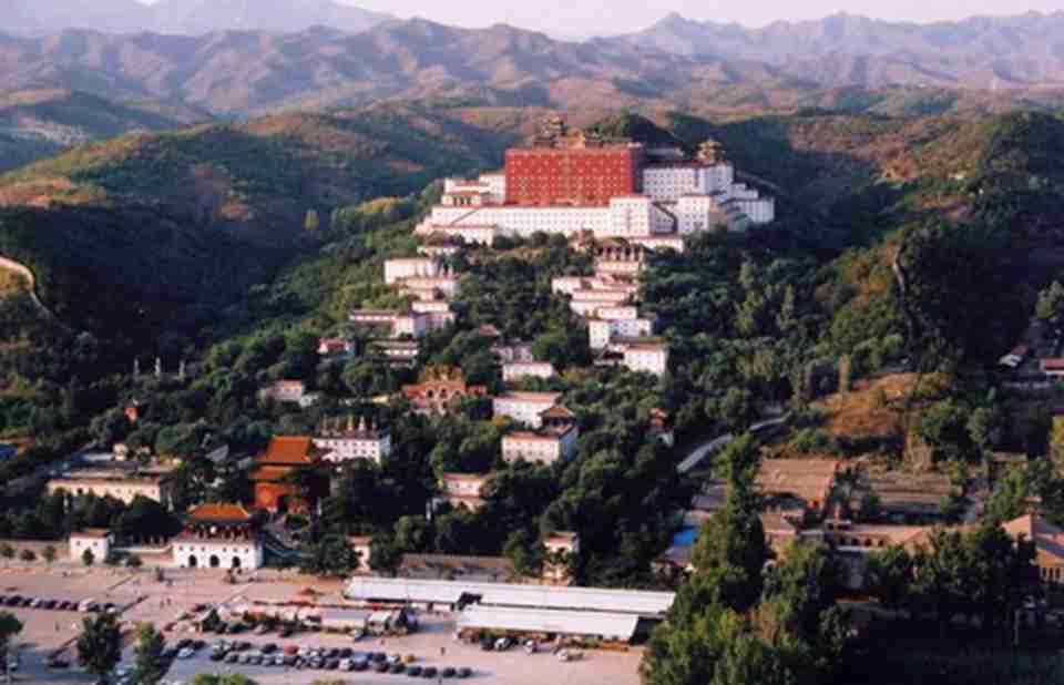 �е±���ɽׯ�������������ļ��й�