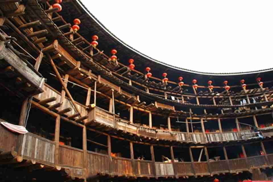 ������¥����״�֣�Լ�ɷ�ΪԲ¥����¥�����¥