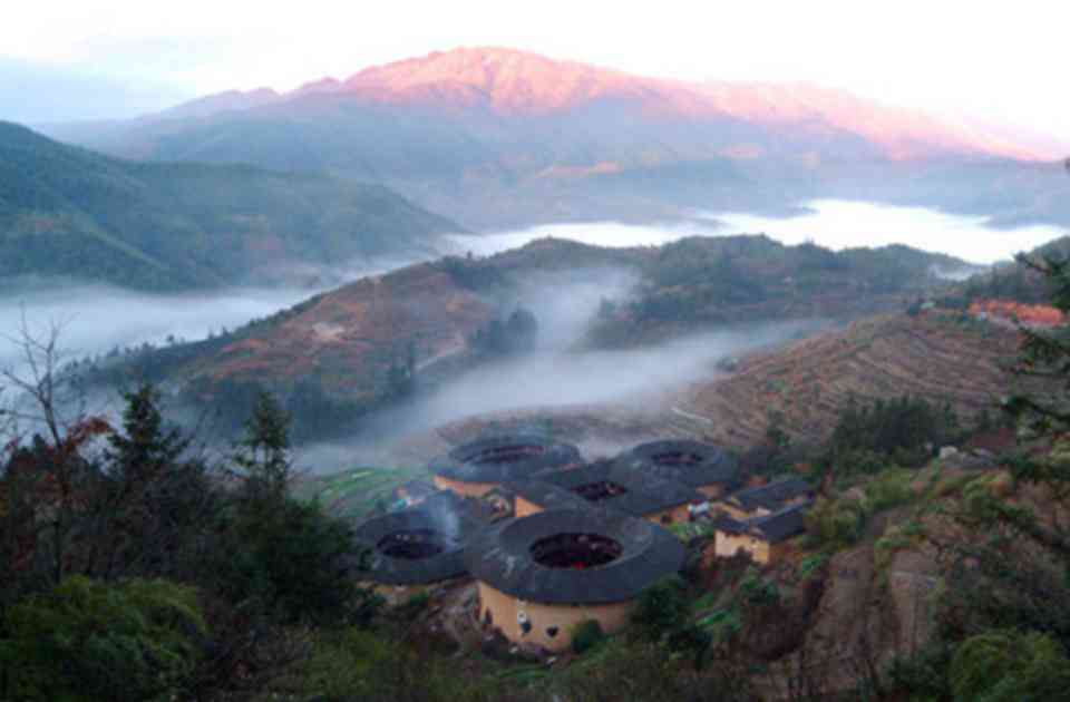 ������¥������ľ��ʯ����Ϊ��Ҫ��������