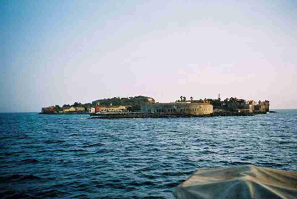 ���׵�����¡����������γɵ�ɽ��������ڼӶ�����