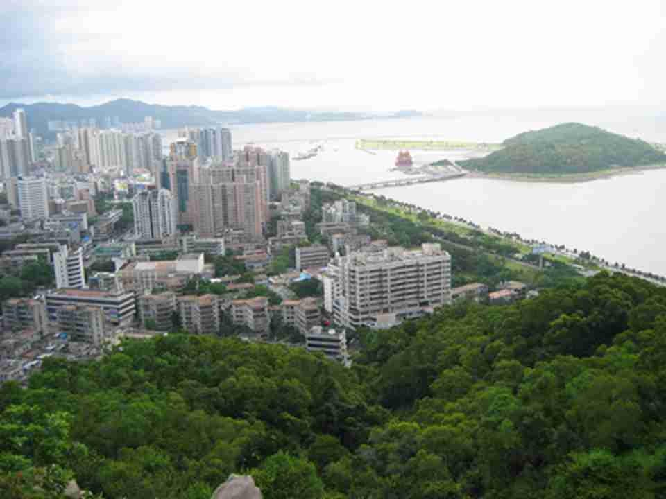 ������һ��������ʢ�ĸۿڣ��ڹ���ó�׷�չ��������Ҫ��ս�Ե�λ