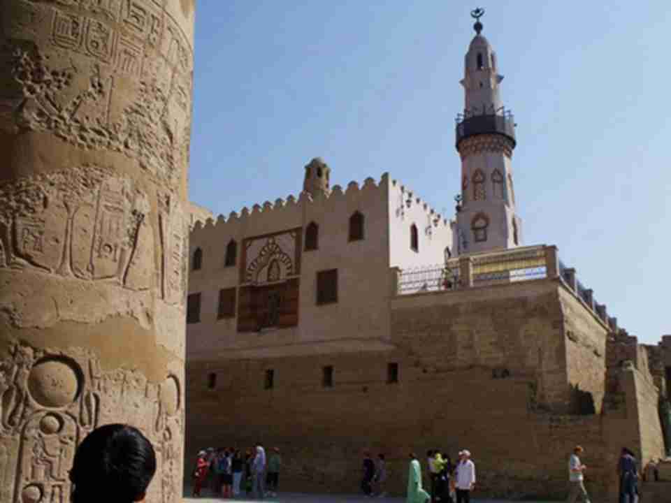 ϣ����ʫ�˺����������ױ�˹Ϊ������֮�ǡ�