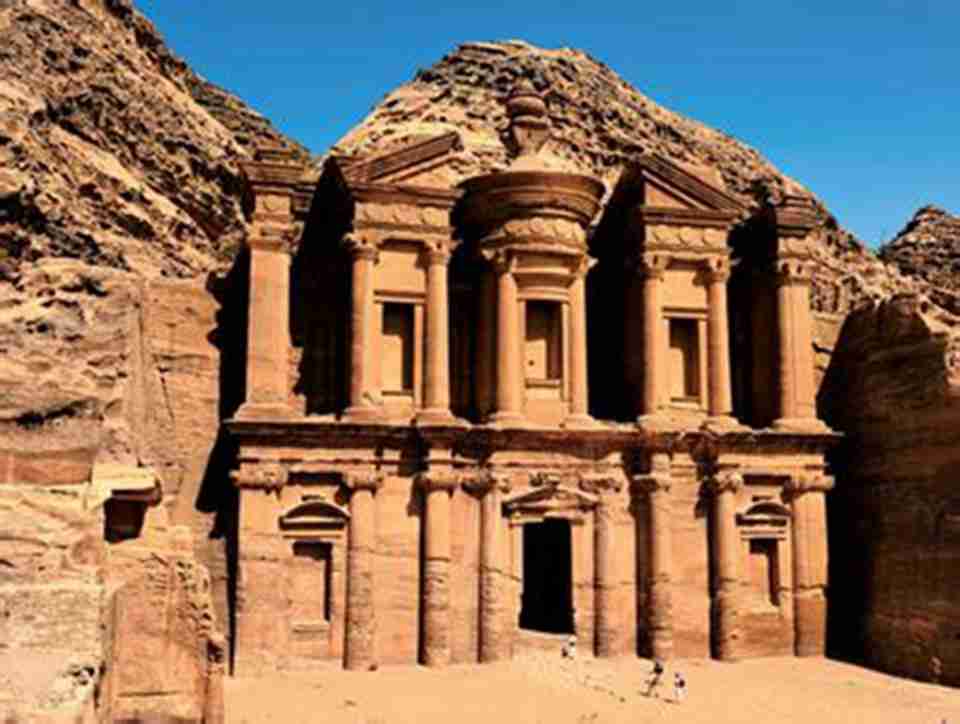 ���������������Ǿ��ڡ�˿��֮·���ϵ������ų�