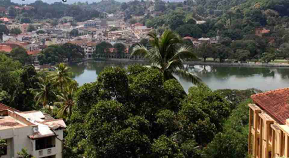 ����ʥ�����ڵض���һ������488�׵�ɽ��