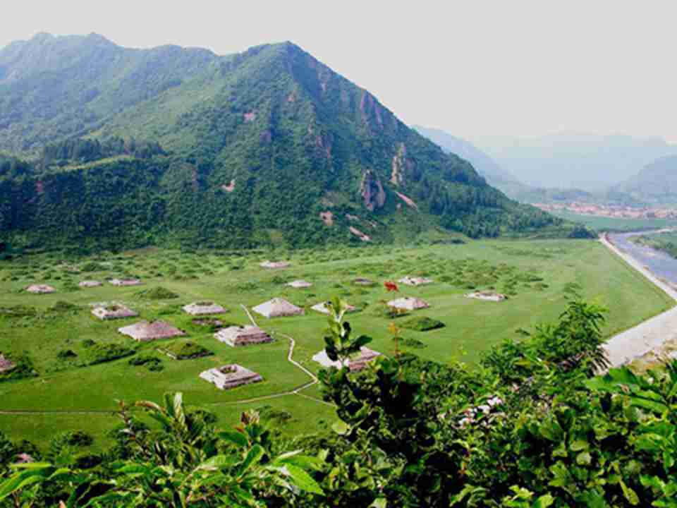 ���ڳ����趼ɽ�ǳ��⣬��Ⱥɽ������ͨ��ƽԭ�ϣ��ִ�� 7000 ���߾���ʱ��Ĺ��