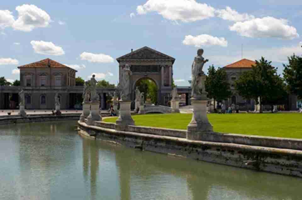 �����ߴ�ѧ����1222�꣬��ѧ��٤��������������������ʦ