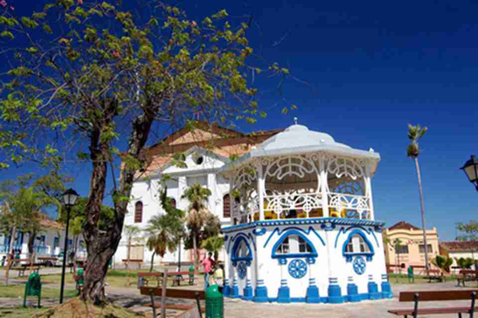 ���ϵĽ���Ⱥ��ӳ�ڷ��ܵ������֮�У����������������Ե���ȶ���