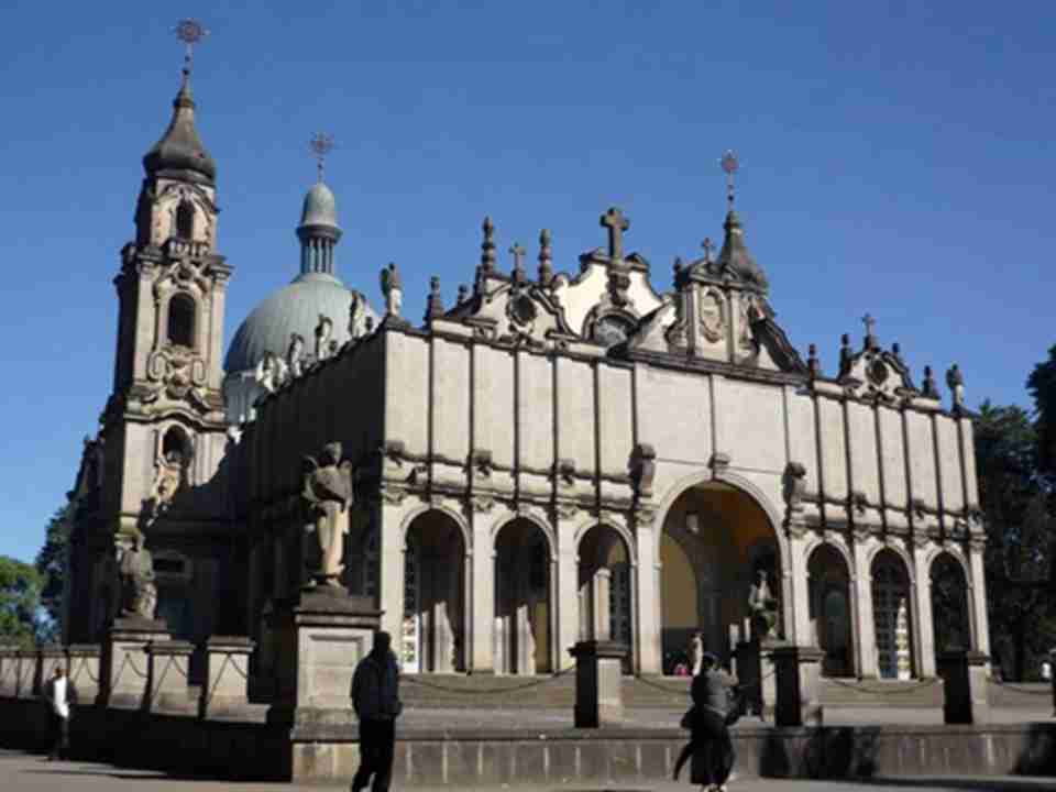 ʥ��һ�����Ƕ������ڰ�ʯ�����ĵ䷶