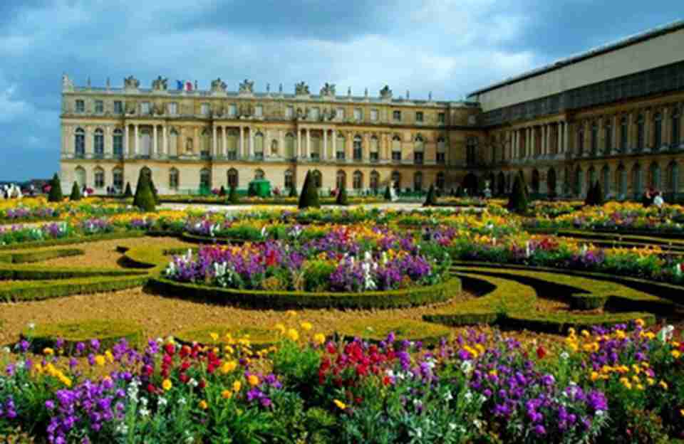 1979�꣬������������԰����Ϊ�Ļ��Ų����롶�����Ų���¼��