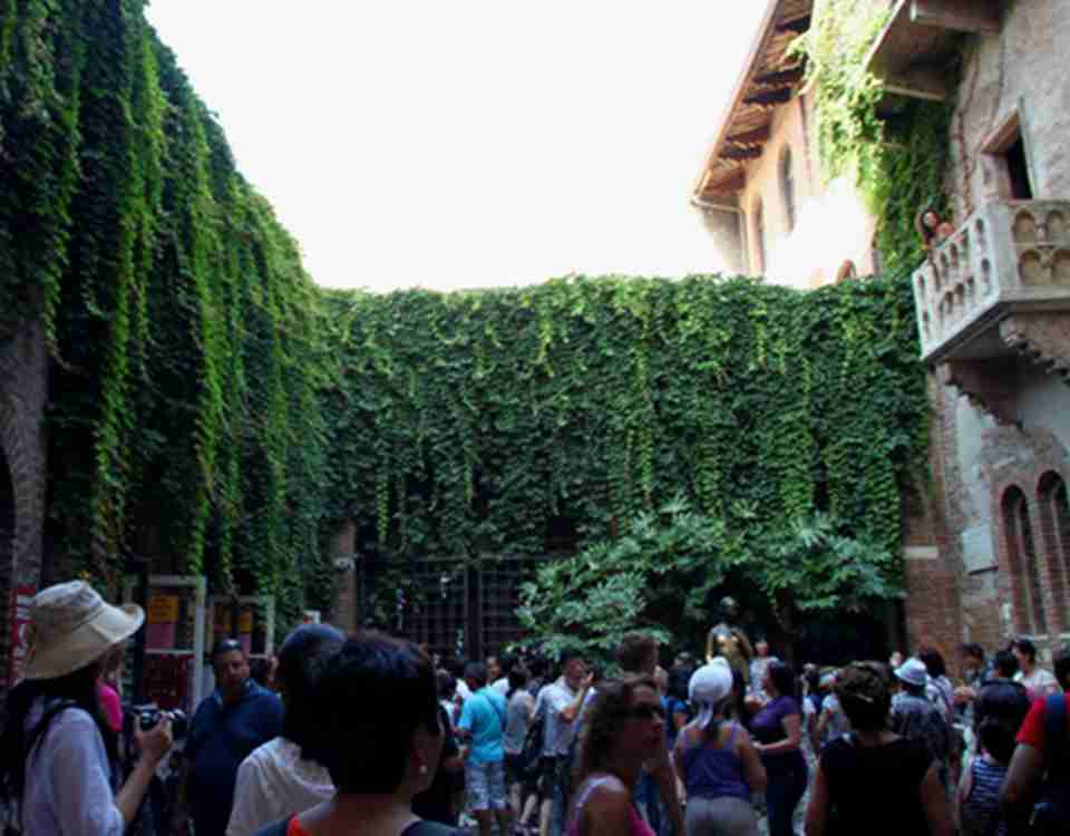 ����Ҷ�Ĺʾӣ���Ϊ�����ġ�����Ҷ��̨��