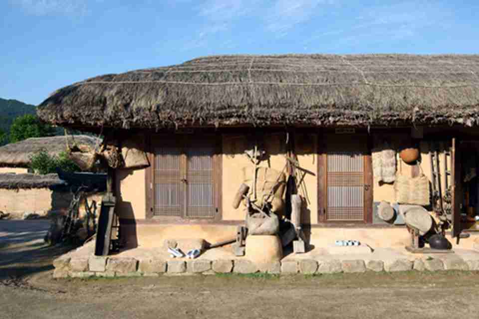 ��������ɽ�·ֲ��ţ�ƽ���Ͼۼ��������Ǿ�ס�Ĳ���