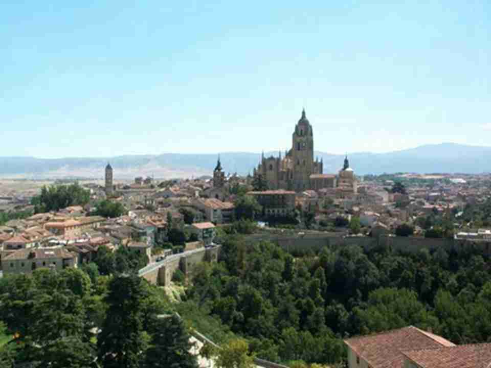 ����ά�ǹųǣ�λ���������в�