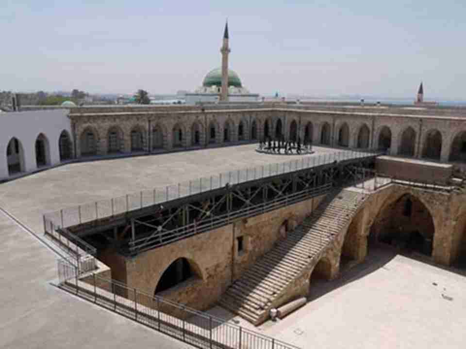 վ�ڰ��˸߸ߵĹų�ǽ�ϣ����Կ������ﴦ������ʷ�¼�