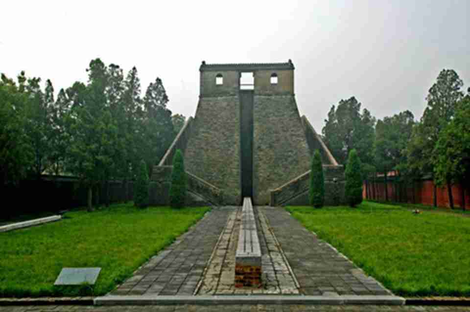 �ڡ����֮�С���ʷ����Ⱥ�У�����̨������ؼ�ֵ������Ƽ�ʷ������ʷ��ռ����Ҫ��λ