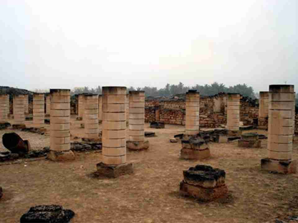 2000�꣬��������֮·���ĸ���ַ��2000�걻���������Ļ��Ų�Ŀ¼